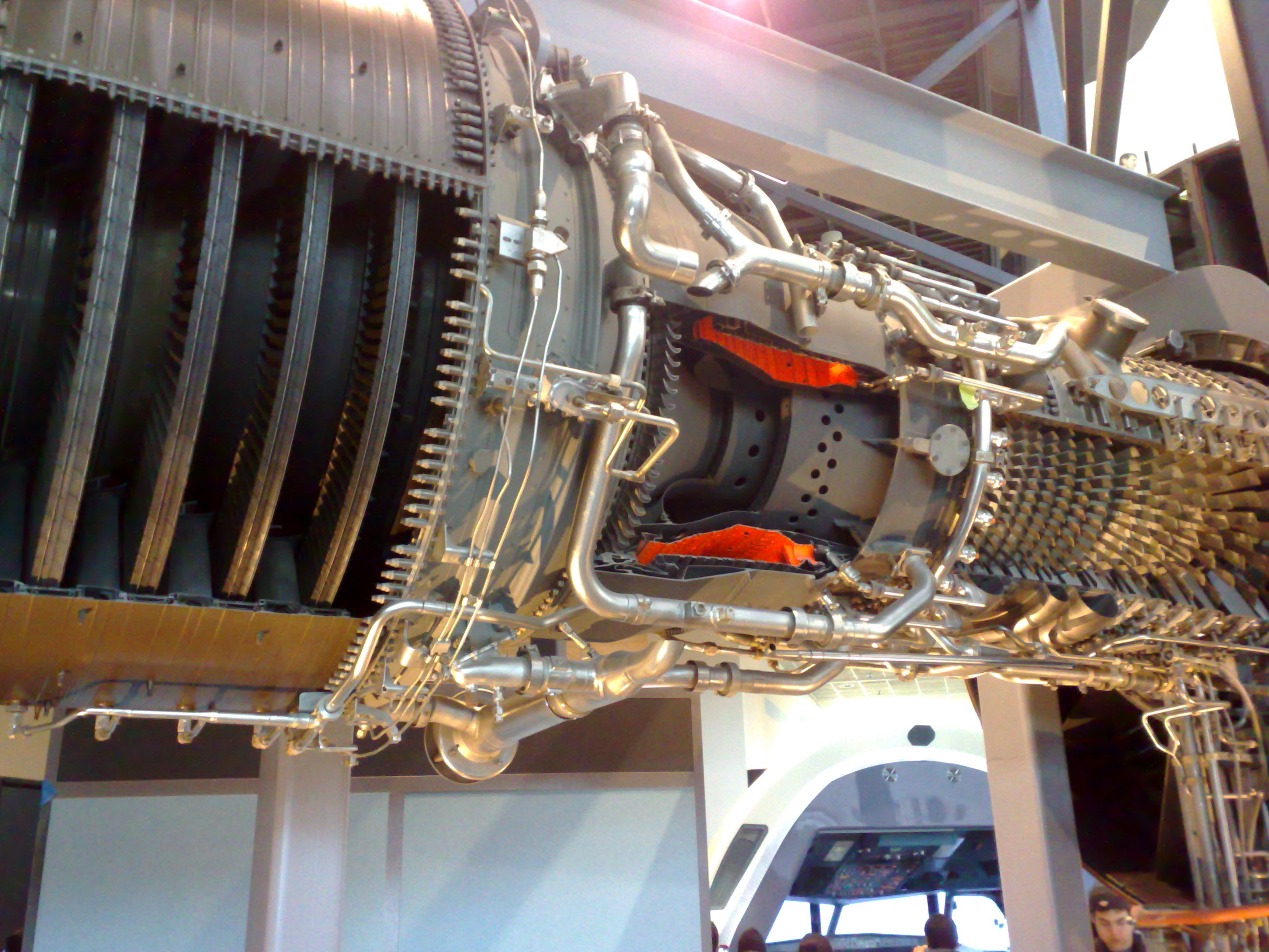National_Air_and_Space_Museum_-_Washington_DC_-_General_Electric_CF6_-_Compressor_and_Combustor_Cut_Out