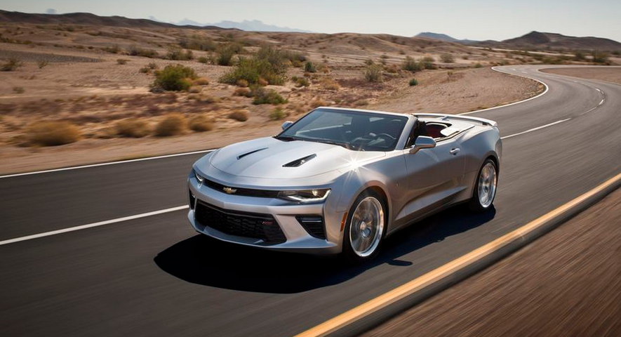 The New 2016 Chevy Camaro Convertible Can Drop Its Top at 30 MPH!
