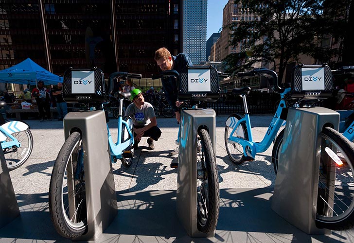 Chicago’s ‘Divvy For Everyone’ Offers Bike-Sharing Program For Merely $5 a Year!