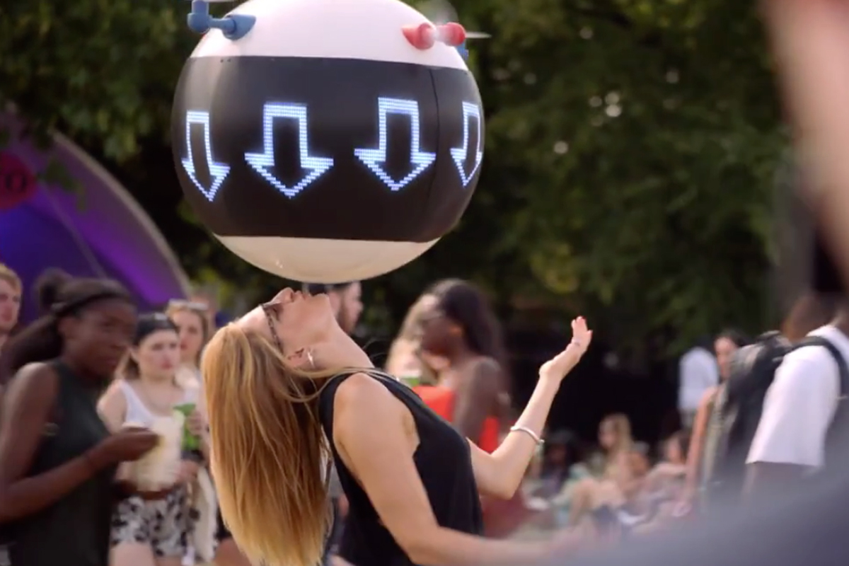 Pepsi Max’s Friend Finder is a GPRS Powered Blimp That Will Seek Out Your Buddies