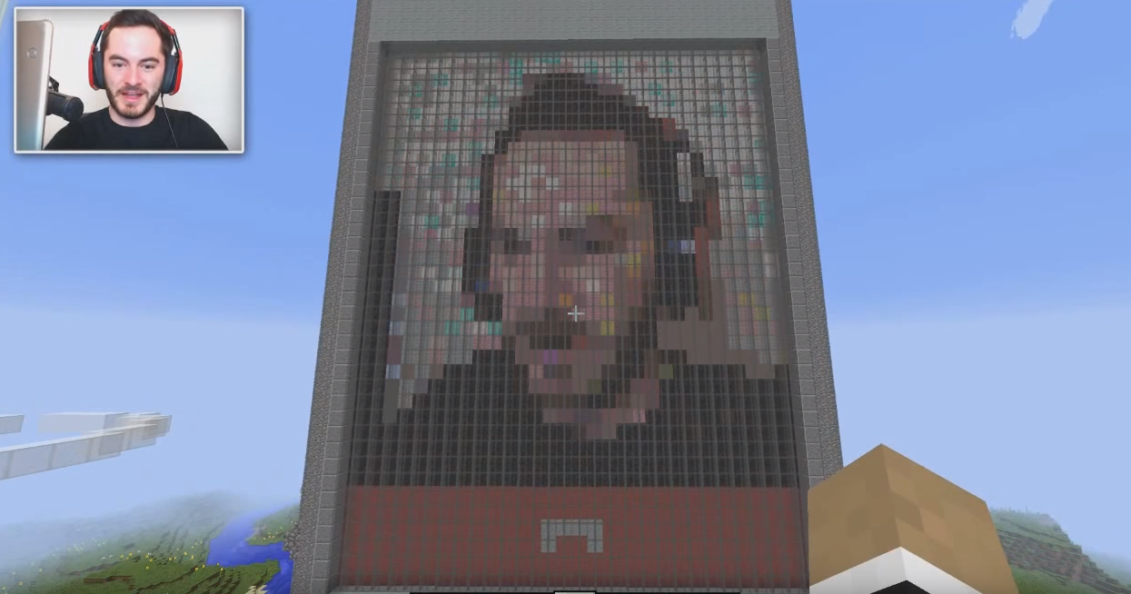 This Minecraft Cell Phone Can Make Video Calls From Inside The Game