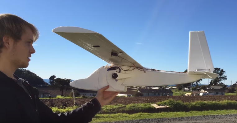 Broken Electric Heater is Turned Into a Working Remote Control Airplane