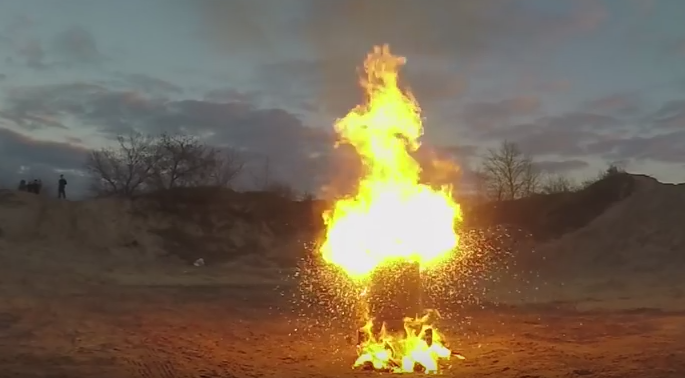 Here’s What Happens When You Ignite a Tower of 100,000 Sparklers