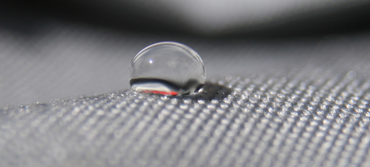 Combination of Teflon and Shrinkable Plastic Creates This Superhydrophobic Material