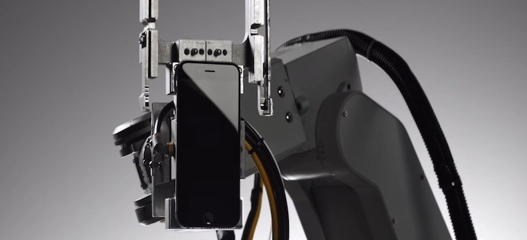 Apple Unveils Liam – a Robot that Rips Apart iPhones for Recycling