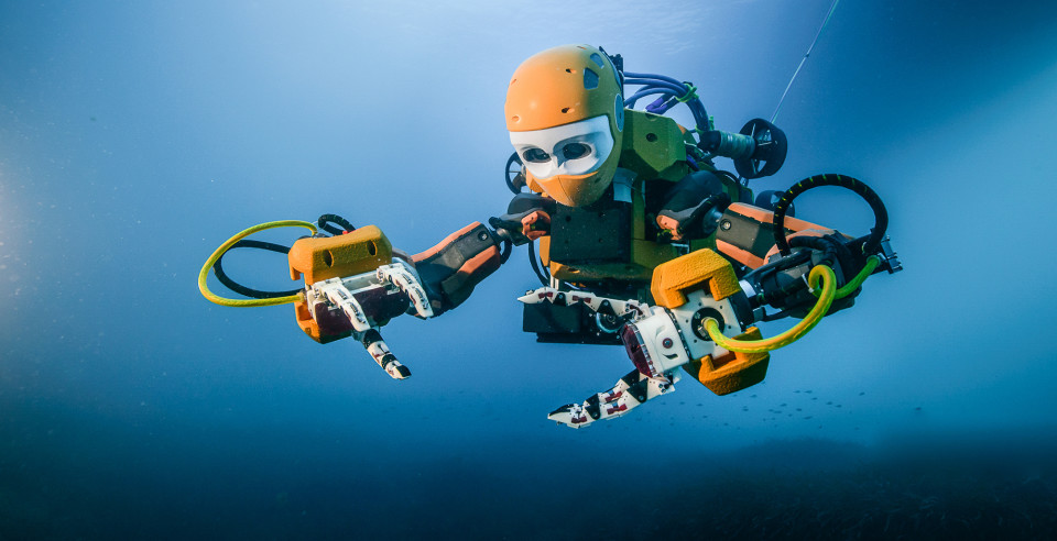 Stanford’s OceanOne Humanoid Robot Dives Down to Explore Abandoned Shipwreck