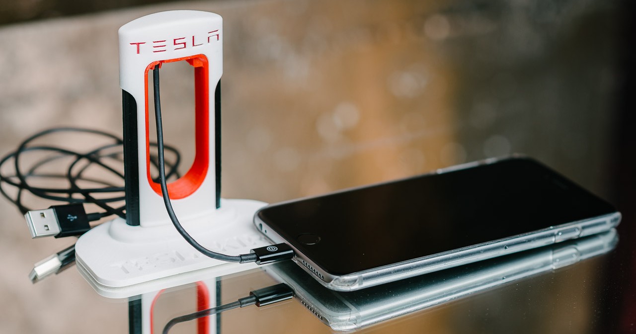 Tesla Enthusiasts Can Now 3D Print a Supercharger Station For Their Smartphones