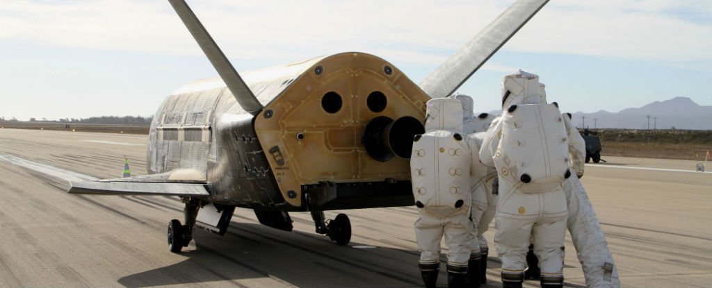 Mystery Space Plane, the X-37B, Has Been Orbiting Earth for 500 Days
