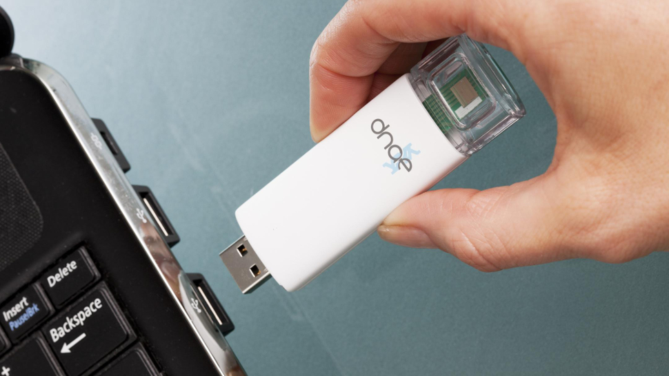 UK Scientists Developed an HIV USB Stick Capable of Measuring a Person’s Blood