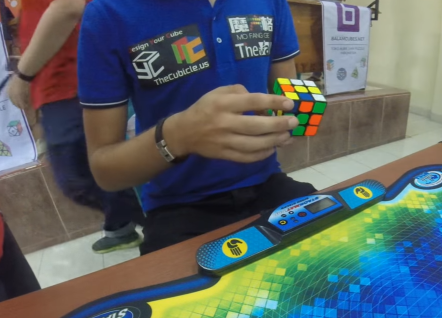 Mats Valk Sets New Rubik’s Cube World Record With a Blazing 4.74 Seconds