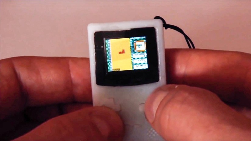 Jeroen Domburg’s Tiny Game Boy Allows You to Painfully Play Doom and Tetris