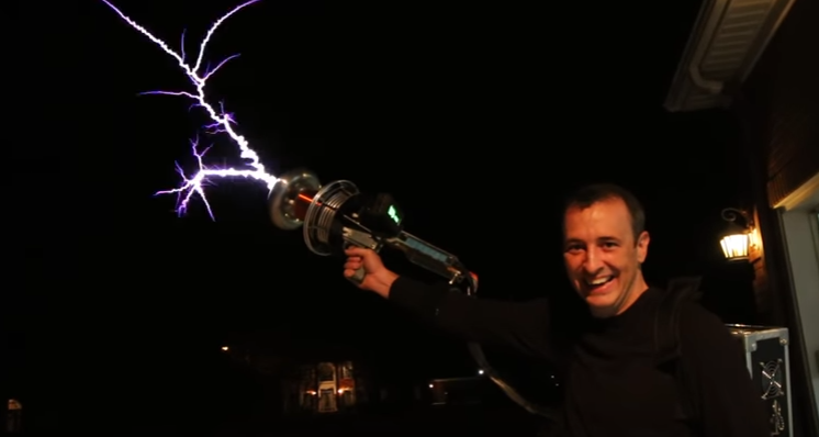 Watch a Handheld Tesla Coil Gun Shoot Out Electricity at 28,000fps