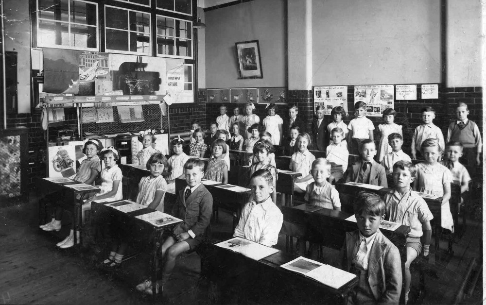 Raked Classroom 1937