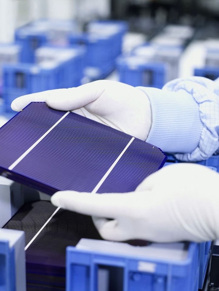 Dynamic & Highly Competitive Global Solar Manufacturing Market
