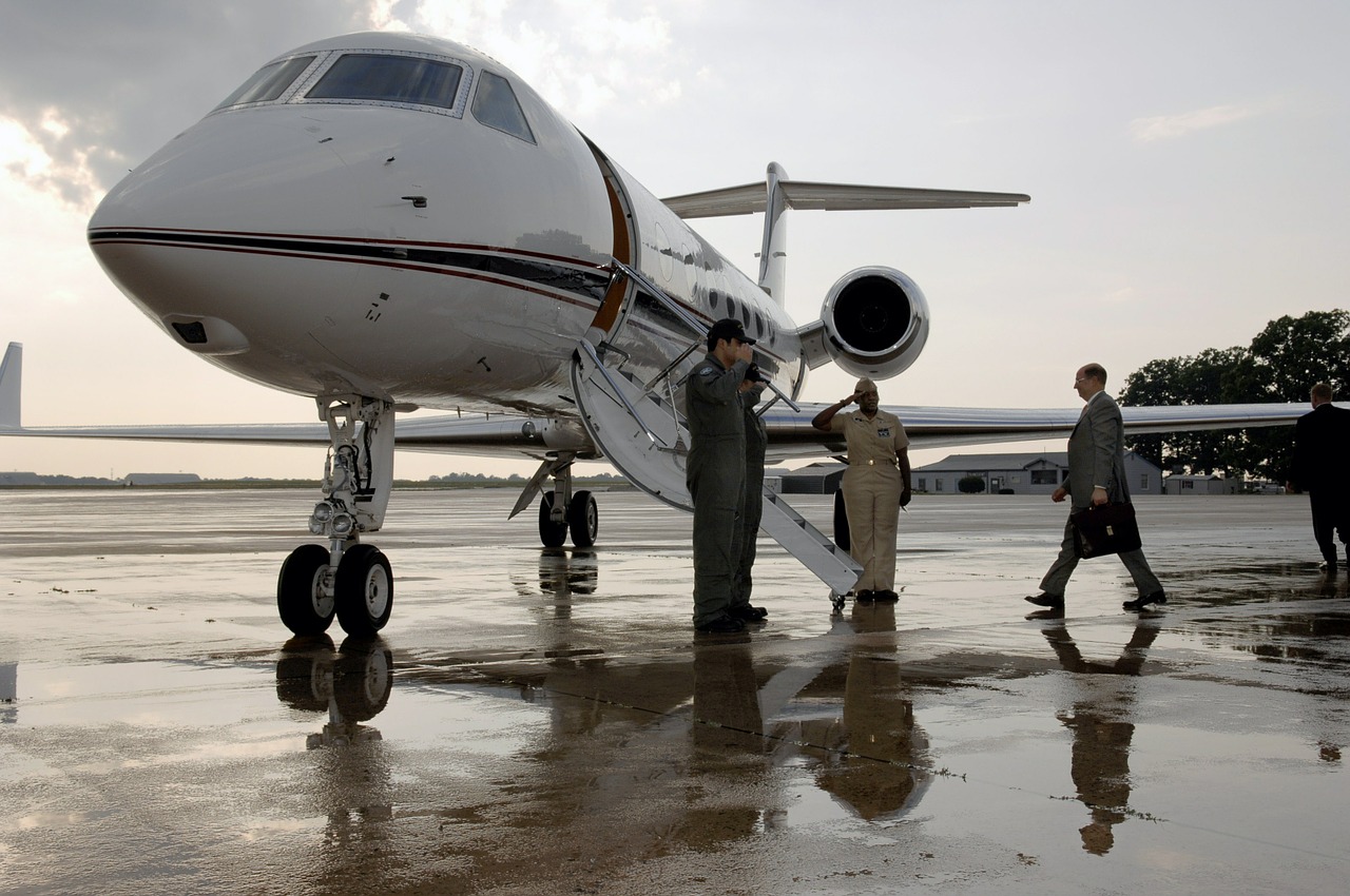 NetJets, Jet-Sharing When You Don’t Need A Plane All The Time (Video)