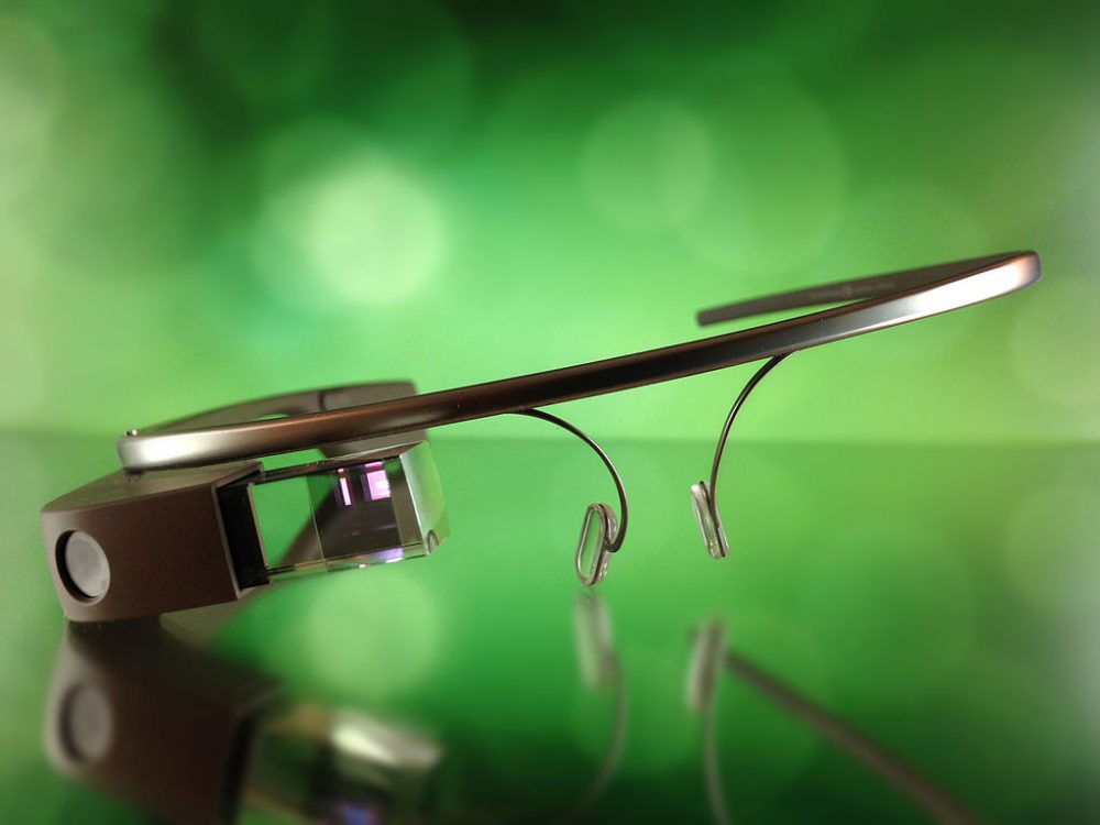 “Dead” Google Glass Makes a Comeback to Improve Worker Efficiency