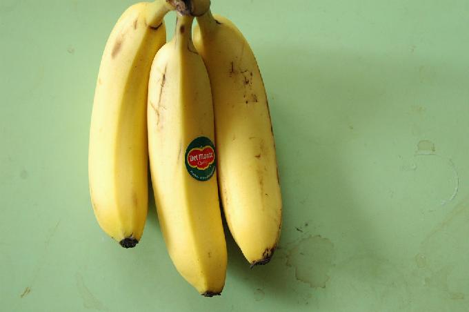 Sixteen-Year-Old Student Develops Bioplastic from Banana Peels