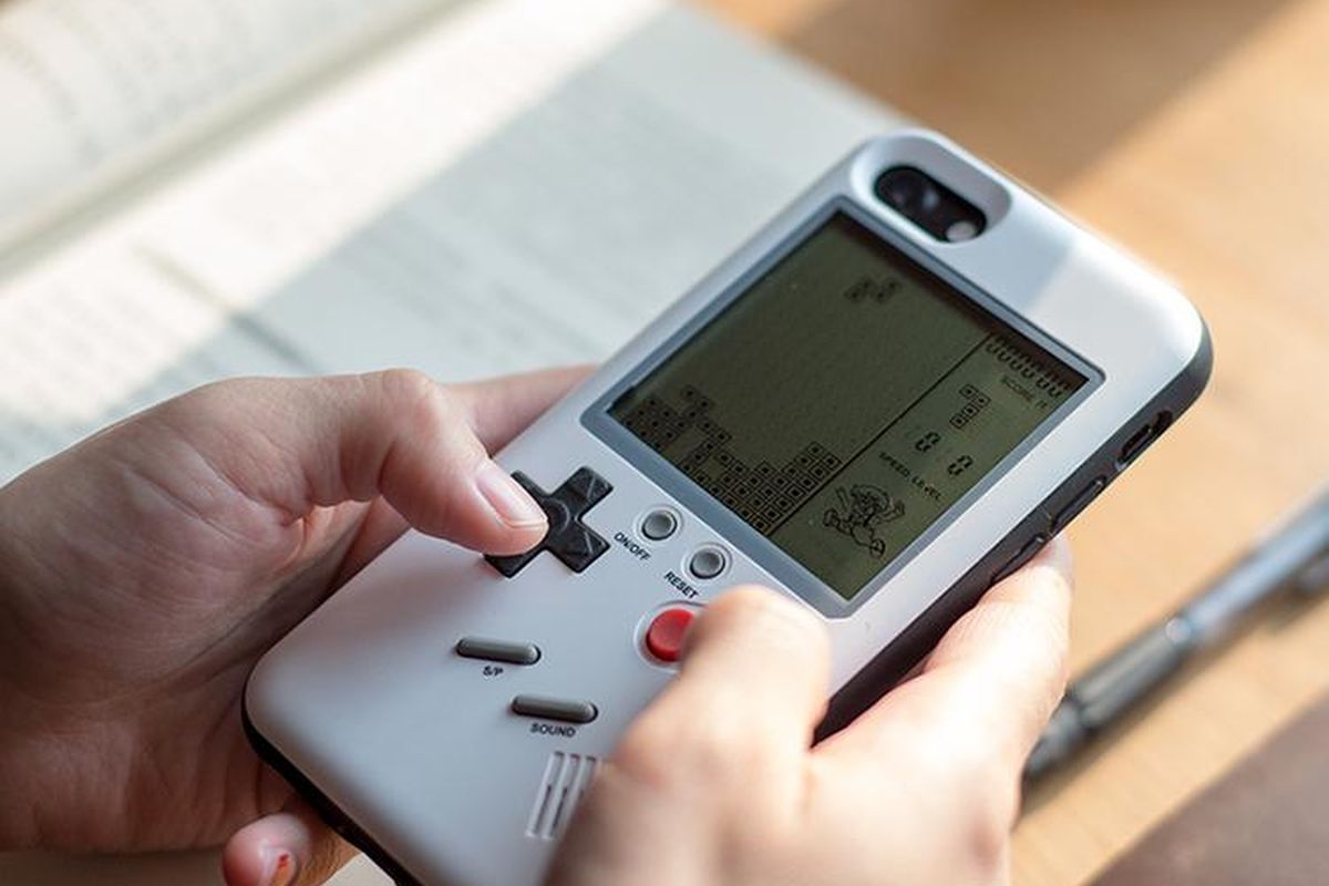 This Case Will Transform Your Smartphone into a Game Boy