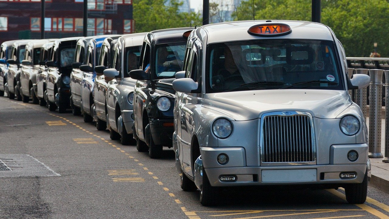 Taxis in England Will Soon Charge Wirelessly