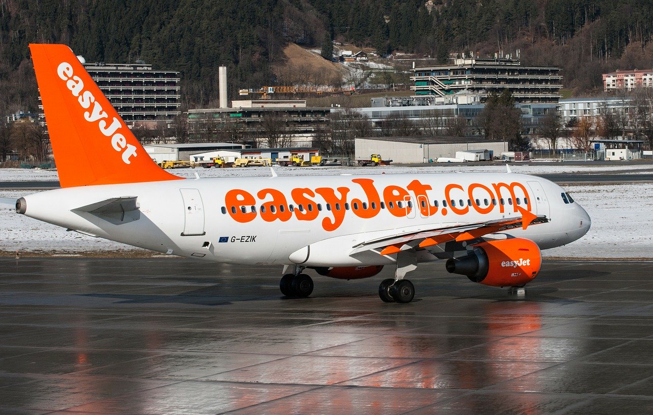 EasyJet Founder Threatens to Sue Executives if they Proceed with Airbus Deal