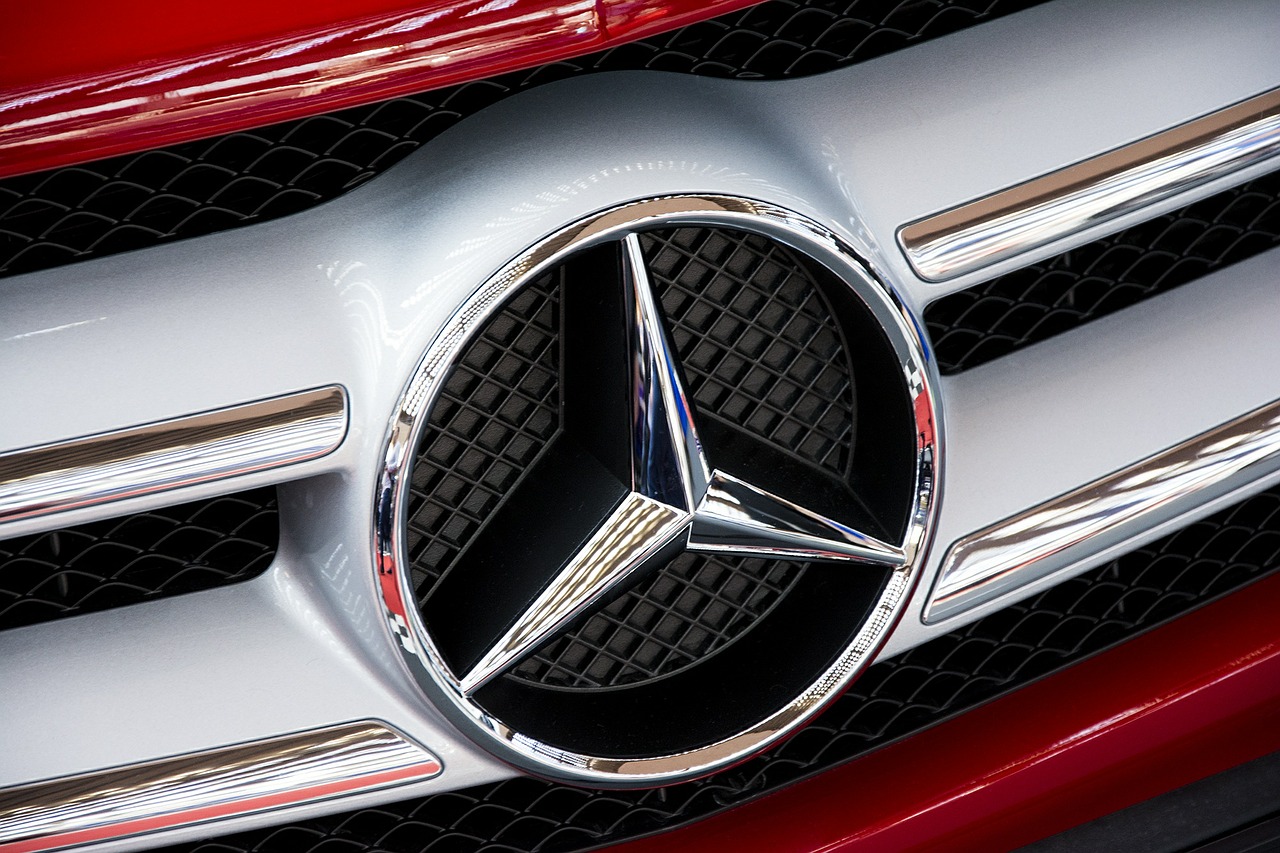 Mercedes-Benz Readies a Luxurious Electric Sedan with 435-miles of Range