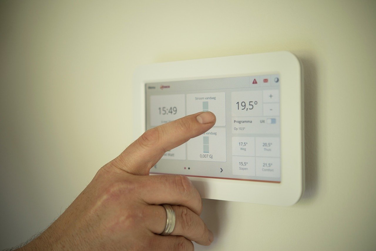 Here’s 5 Things Every Business Should Look for When Choosing a Temperature Monitoring Device