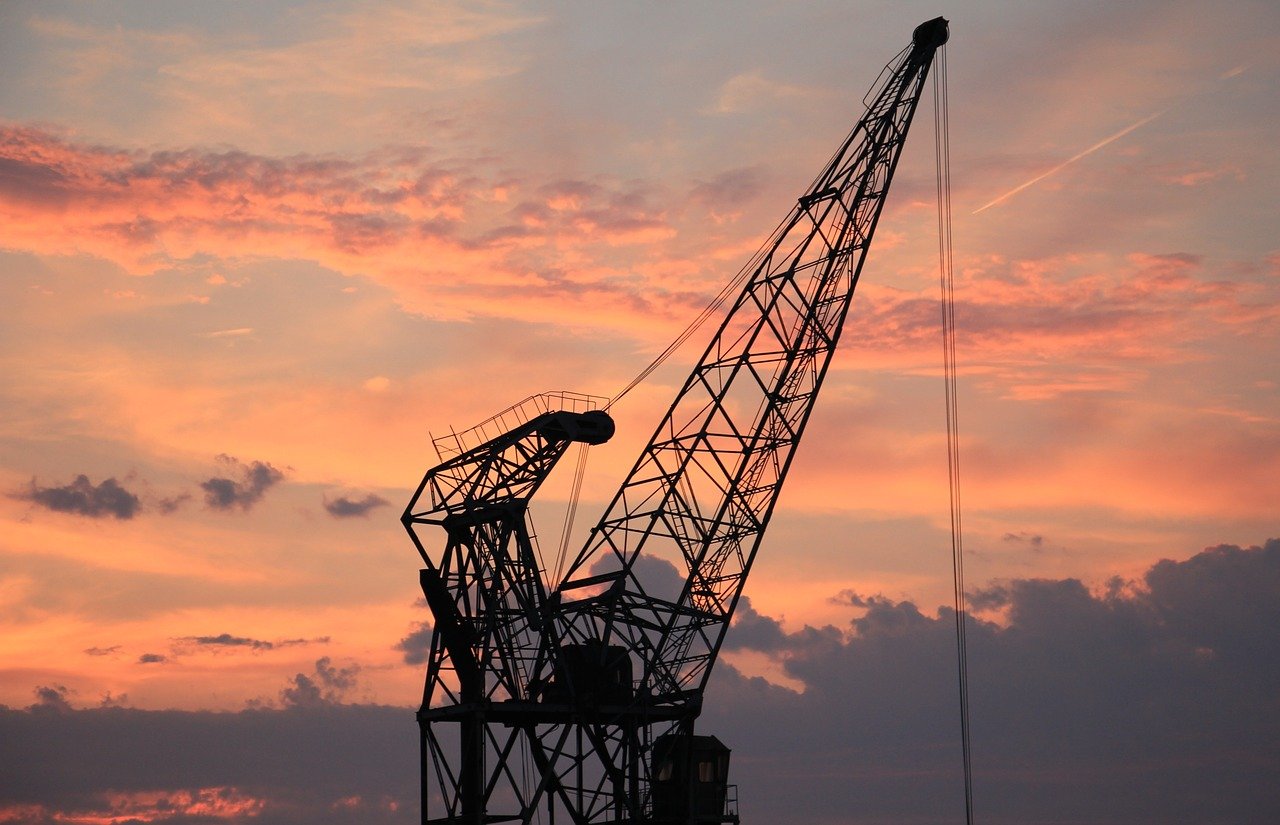 Common Signs That Your Crane Needs Repair