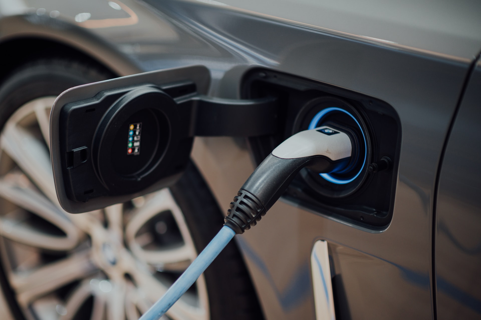 Here’s Why The EV Industry Will Make a Leap From 400V to 800V