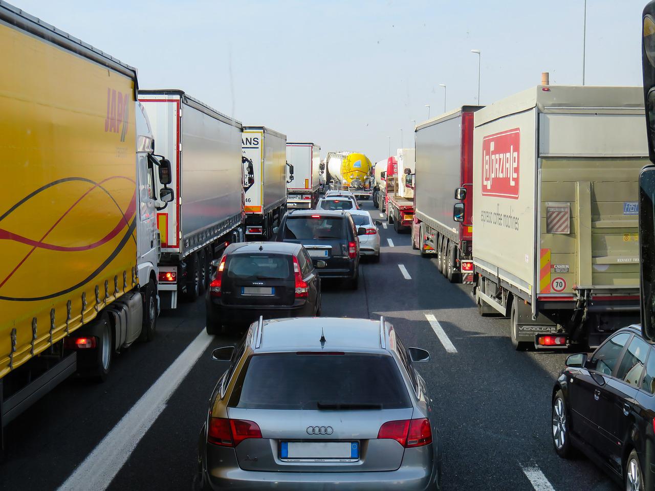 Truck Accidents vs Car Accidents: How Are They Different?