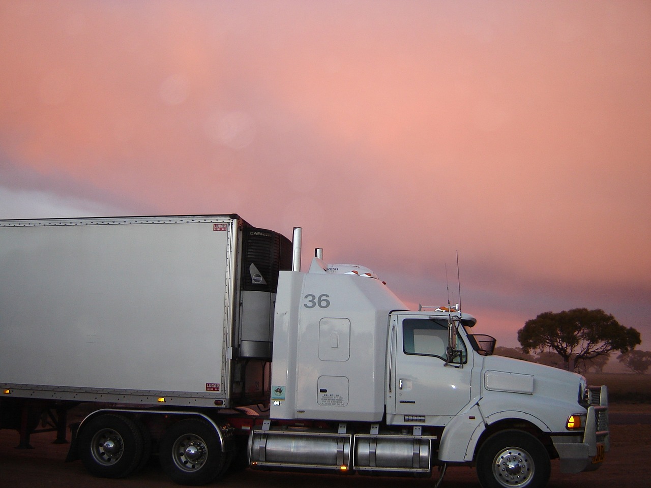 4 Different Ways to Make More Money as a Trucker