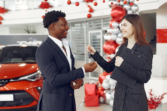 How to Choose Between Leasing and Buying a Business Car
