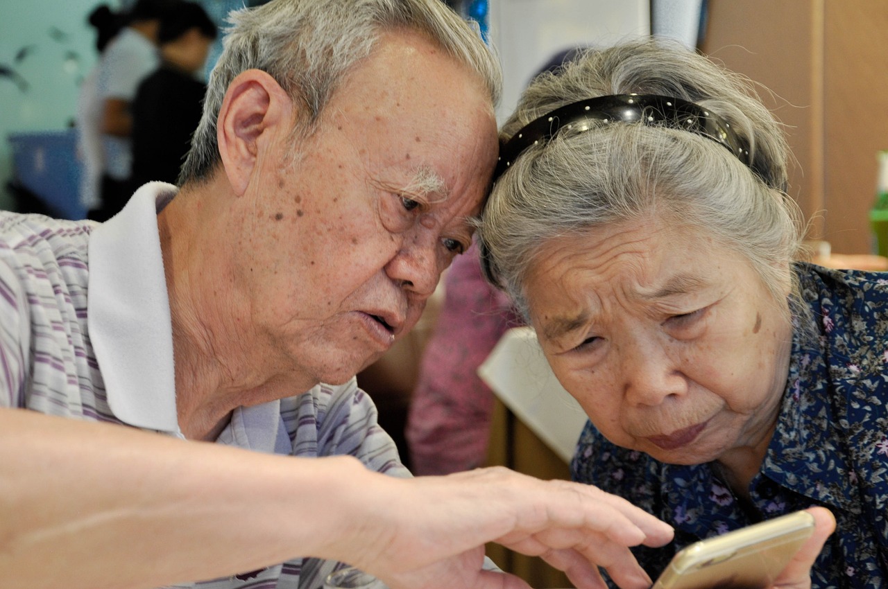 Older Adults Playing Digital Puzzle Games Achieve Memory Comparable to 20-Year-Olds