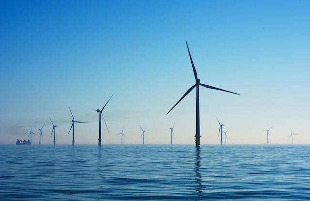UK: Largest Offshore Wind Farm Produces Power