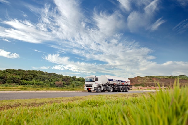 How Fuel Services Integrate with the Larger Oil Industry 