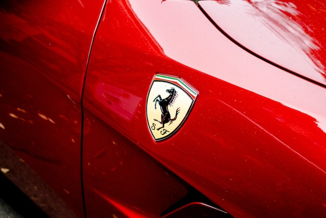 Embrace the luxury: exploring Dubai in a Ferrari