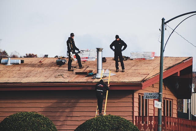 What You Need to Know About Choosing the Right Contractor for Roof Repairs
