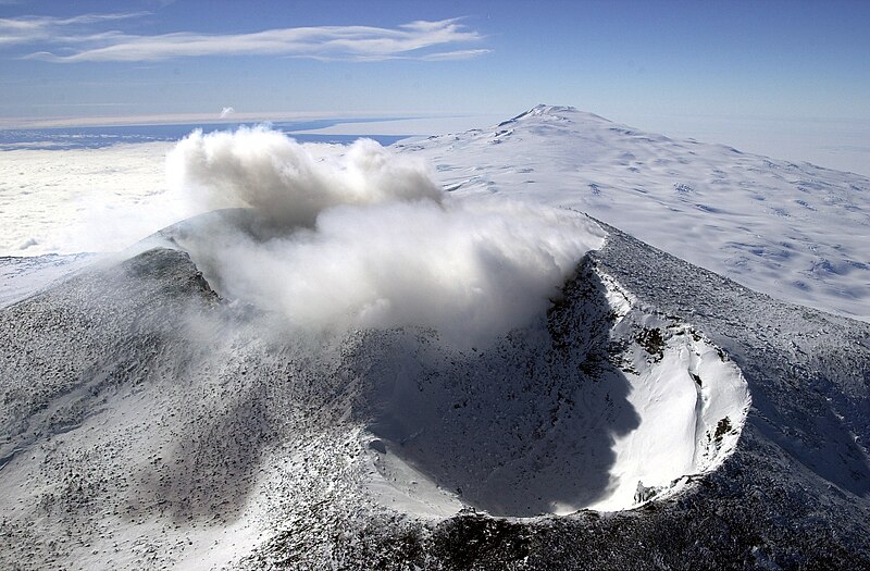 Microscopic Millions: Mount Erebus Emits $6,000 Worth of Gold Dust Every Day