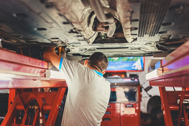 Mechanic Safety for Auto Repair Garages: 4 Tips to Create a Secure Working Environment 