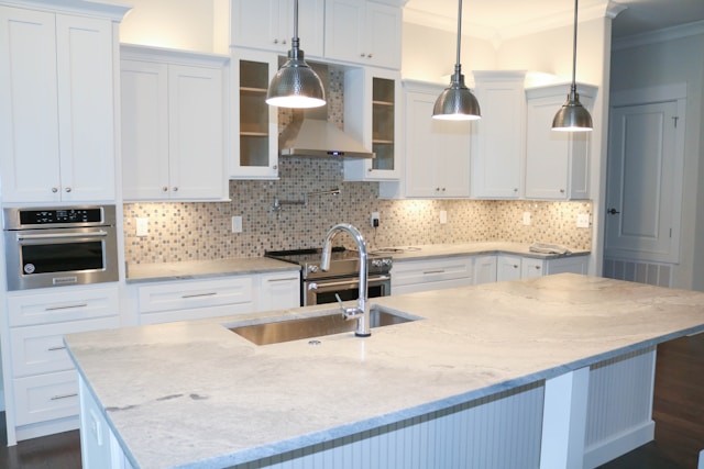 5 Mistakes to Avoid When Gluing Granite Countertops